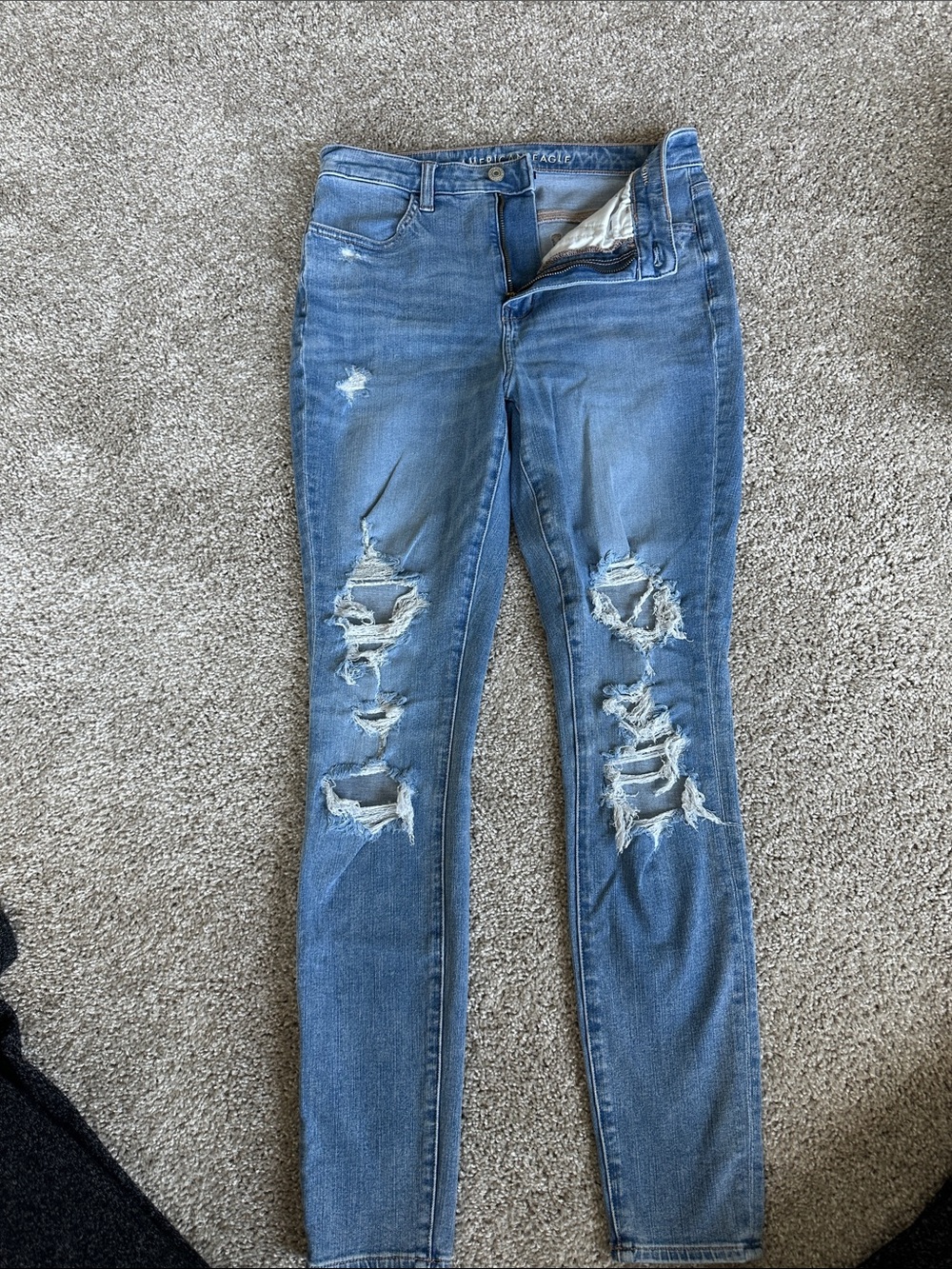 American Eagle Women’s Distressed Blue Skinny Jeans